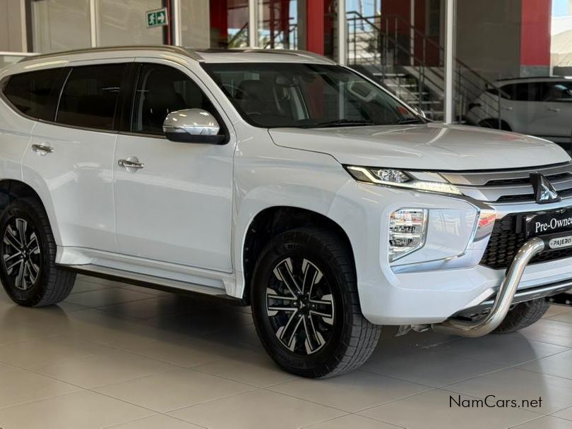 2022 Mitsubishi Pajero photo 1