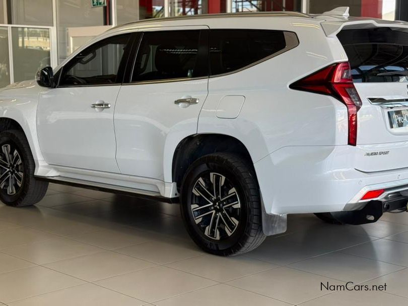 2022 Mitsubishi Pajero photo 2
