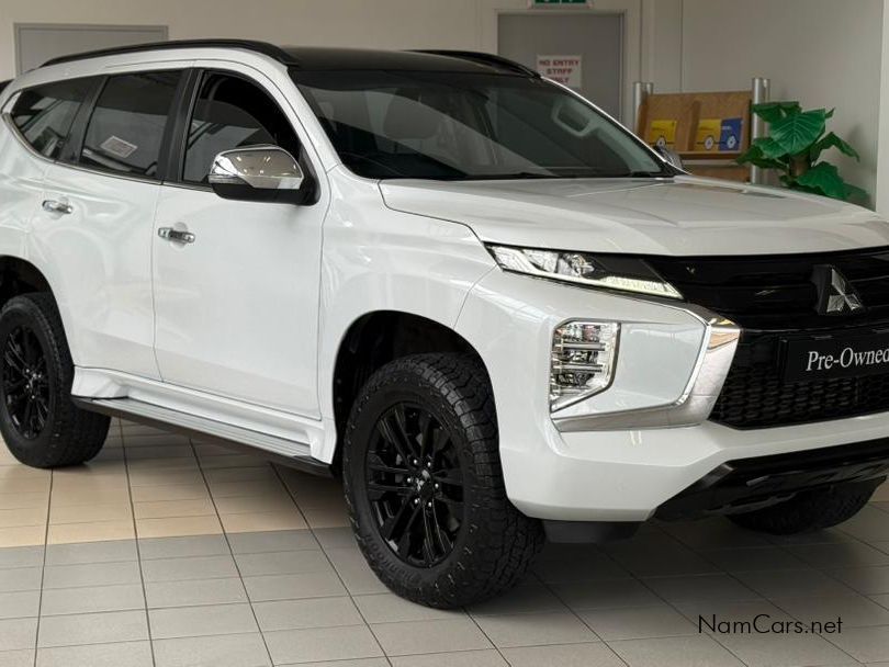 2023 Mitsubishi Pajero photo 1