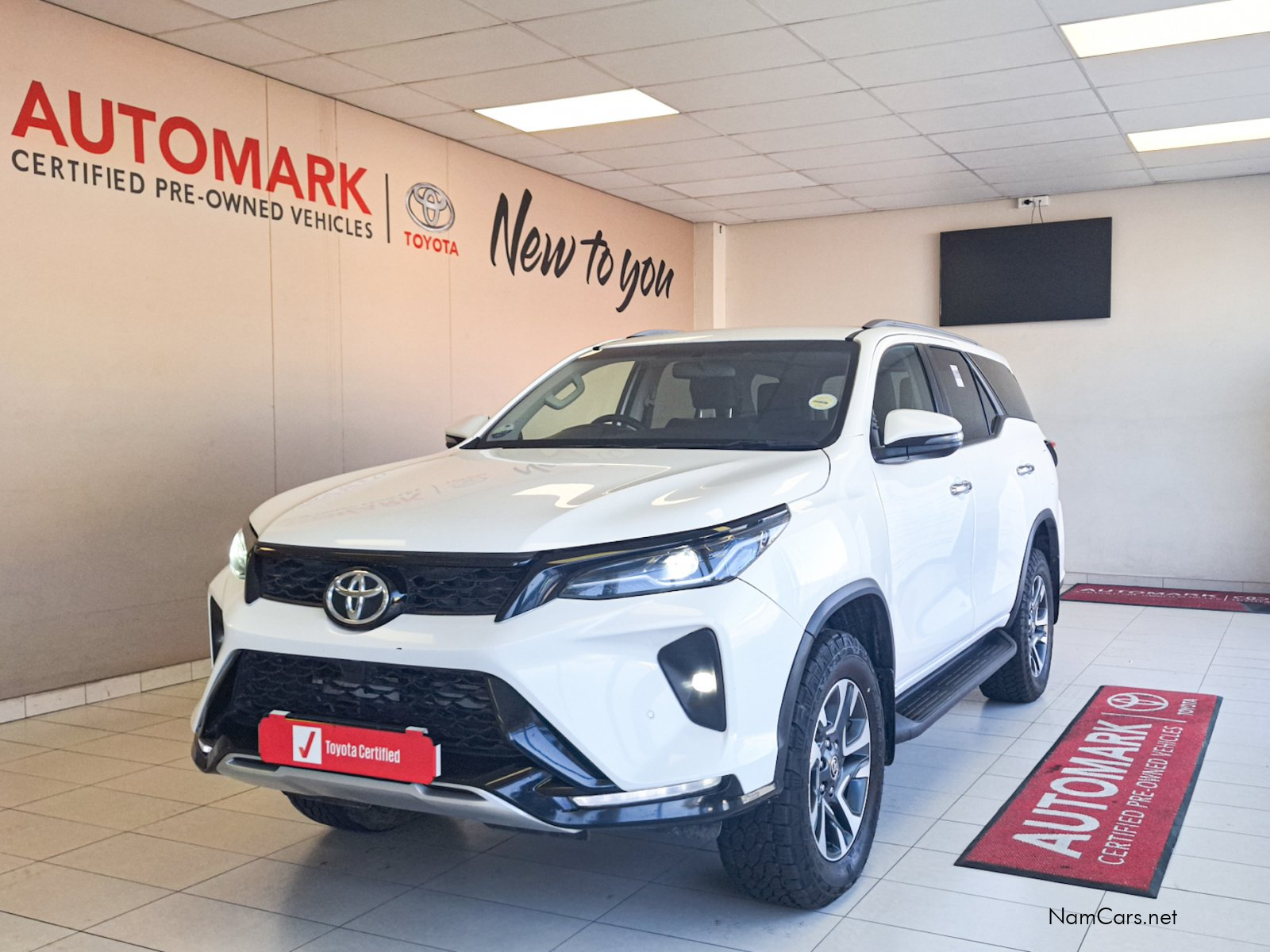2025 Toyota Fortuner photo 1