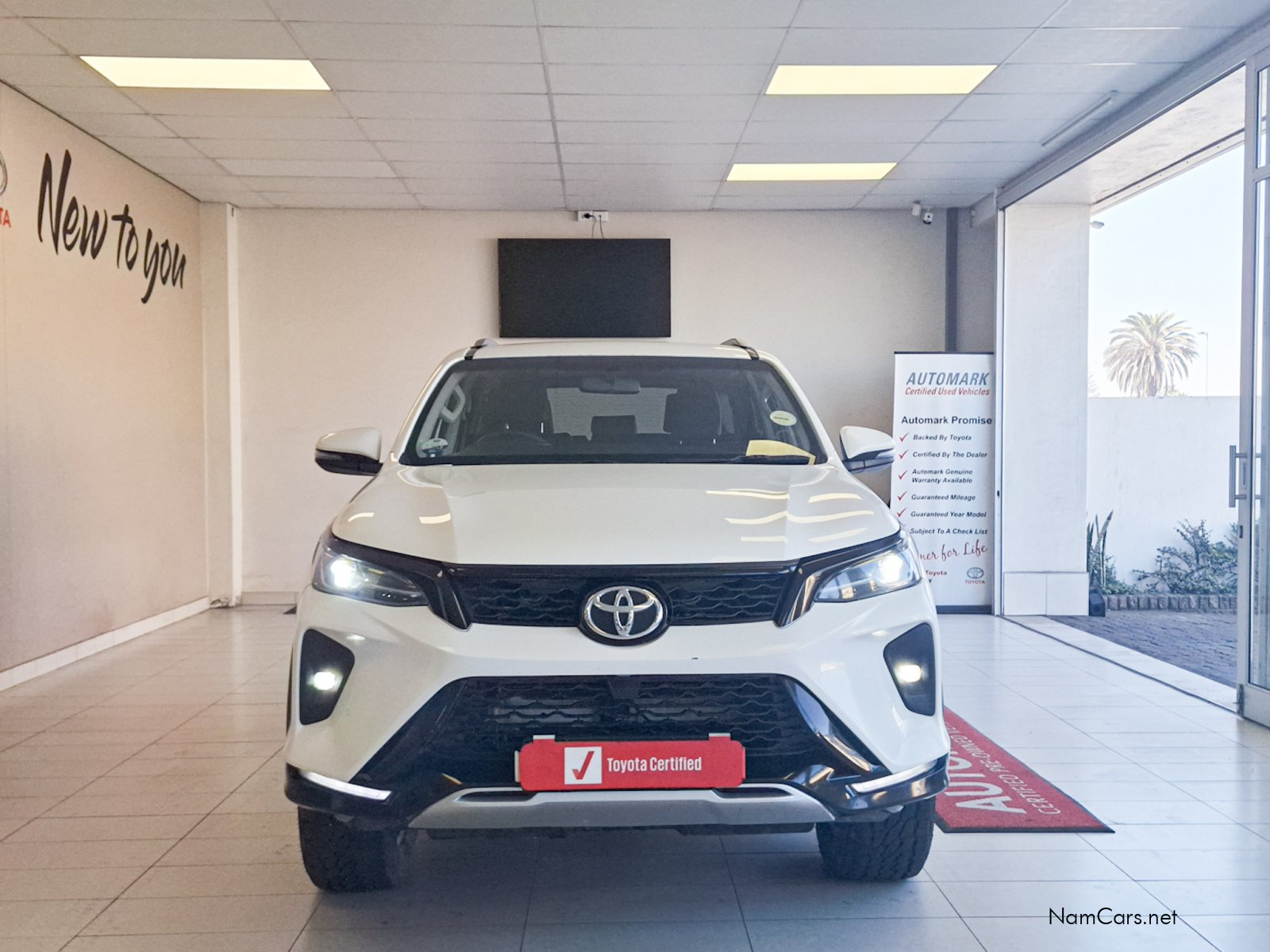 2025 Toyota Fortuner photo 2