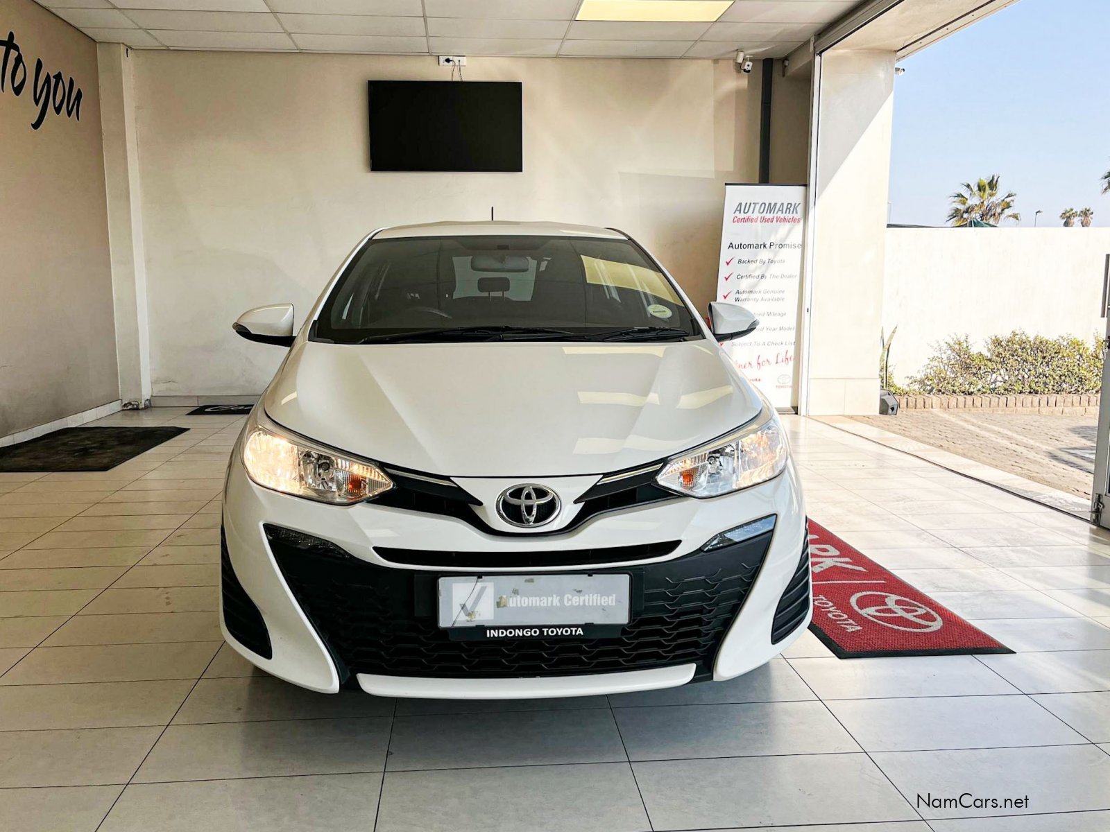 2018 Toyota Yaris photo 2