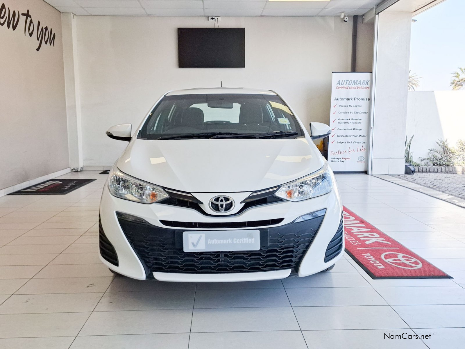 2018 Toyota Yaris photo 2