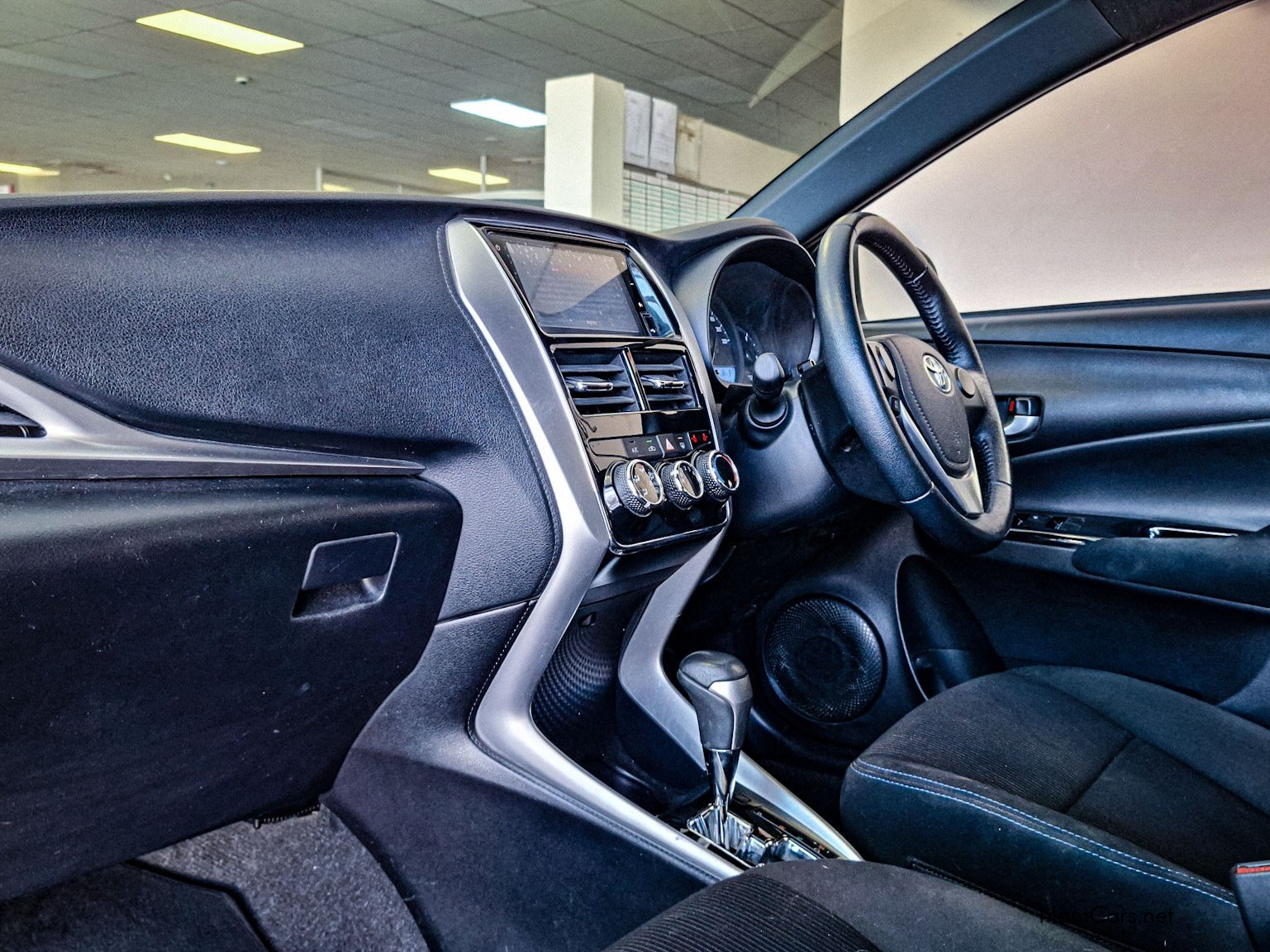 2018 Toyota Yaris photo 6