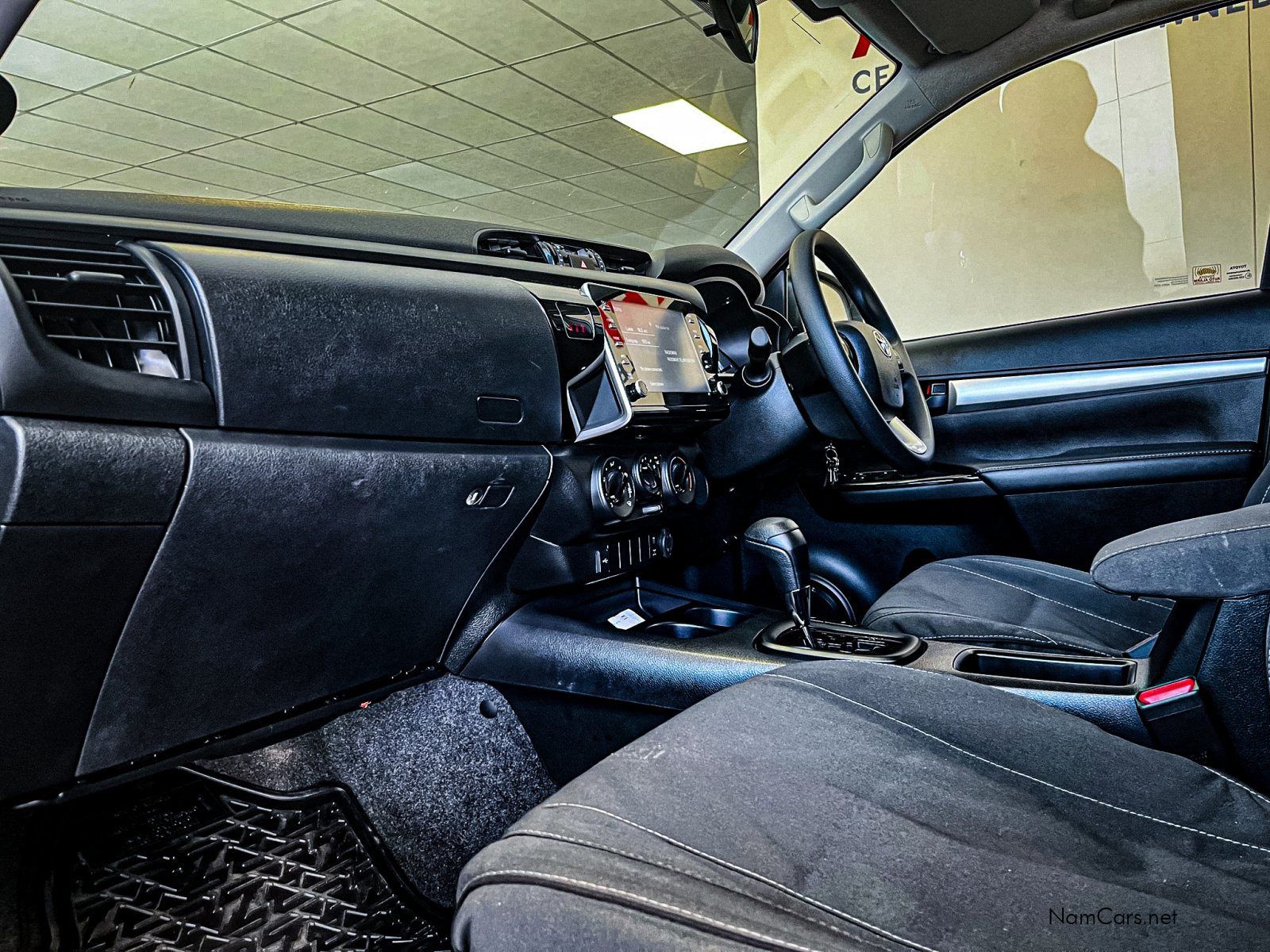 2025 Toyota Hilux photo 6