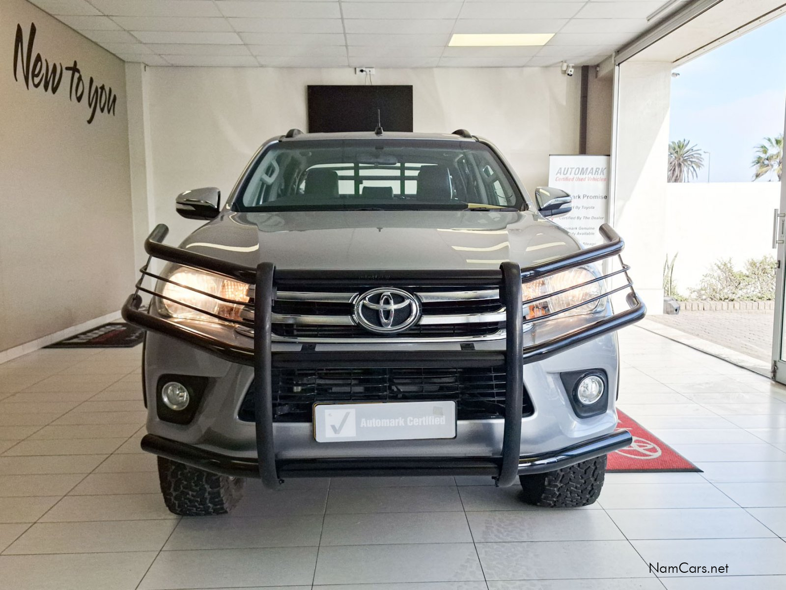2017 Toyota Hilux photo 2