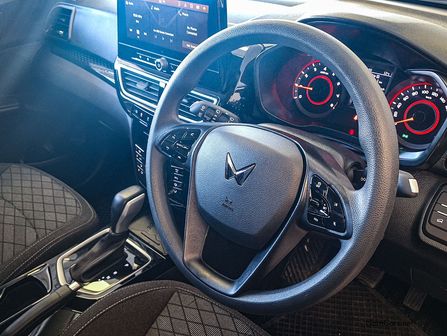 2026 Mahindra XUV300 photo 4