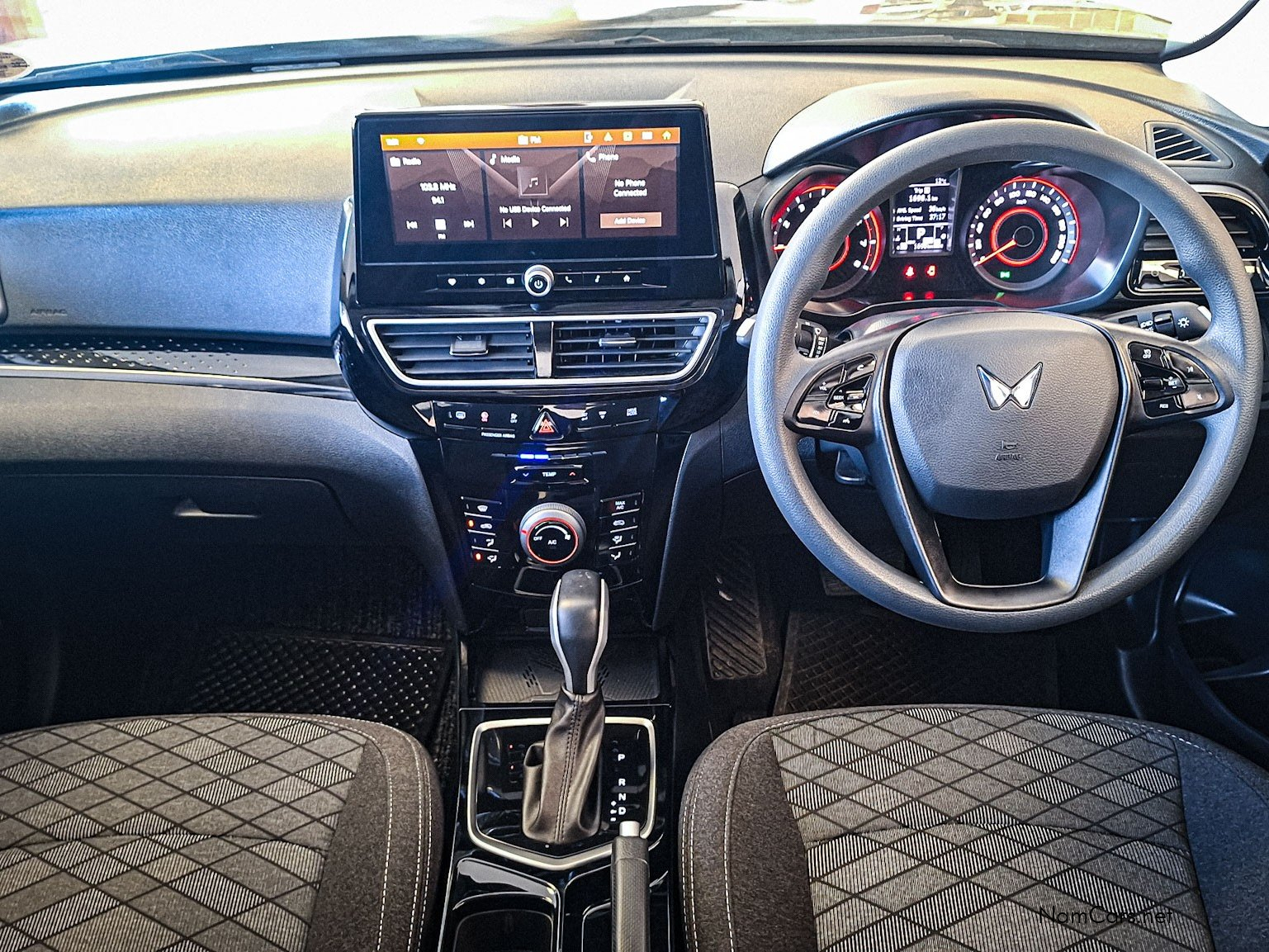 2026 Mahindra XUV300 photo 5