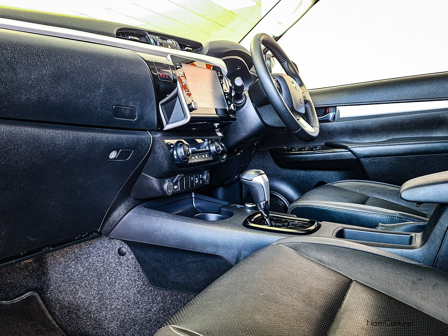 2025 Toyota Hilux photo 6