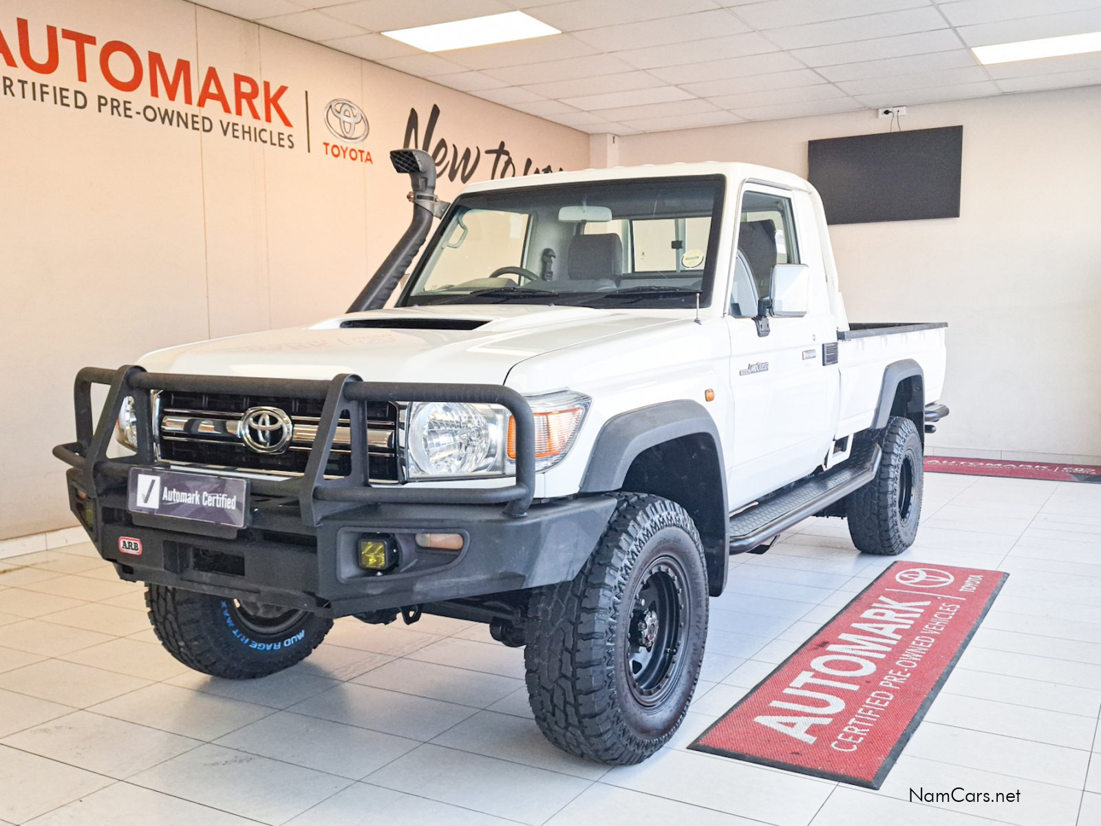 2018 Toyota Land Cruiser photo 1