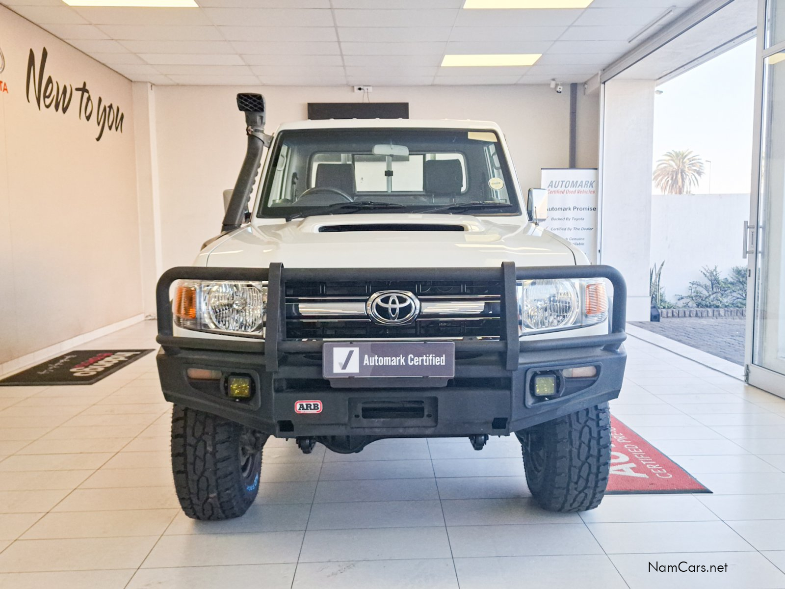 2018 Toyota Land Cruiser photo 2