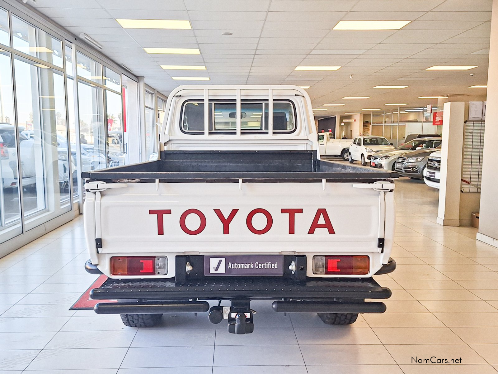2018 Toyota Land Cruiser photo 3