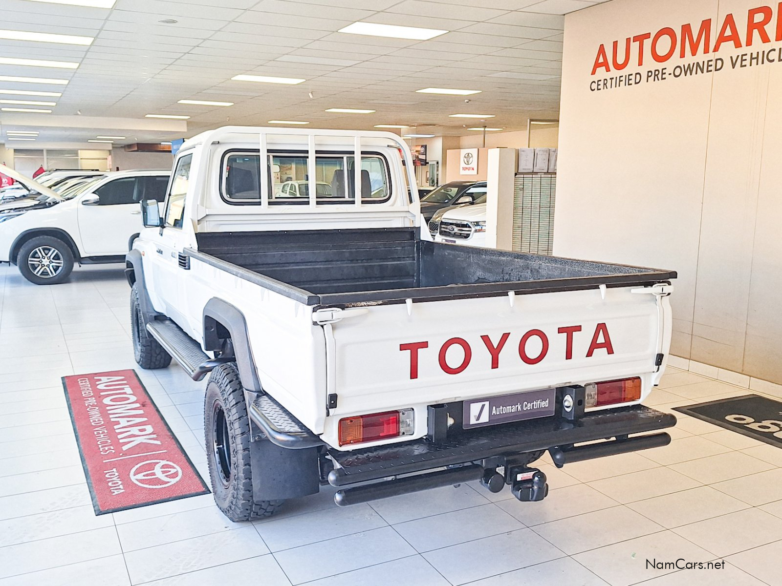 2018 Toyota Land Cruiser photo 4