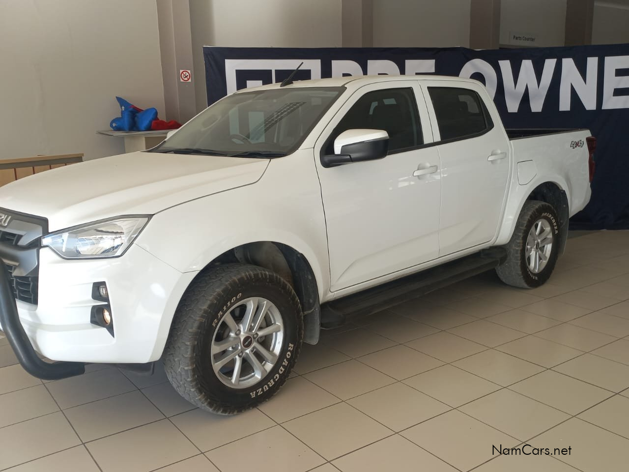 2024 Isuzu D-MAX photo 2