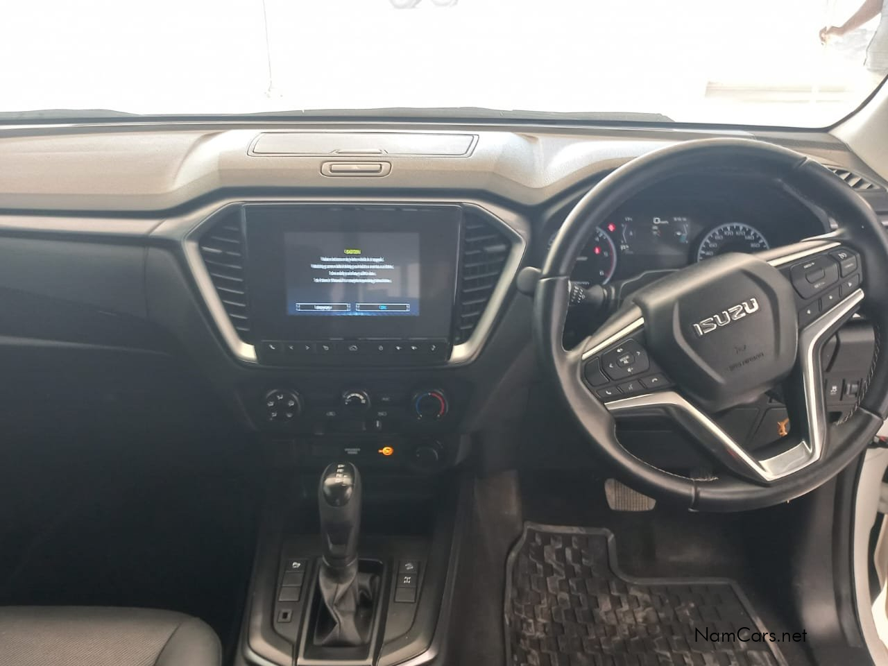 2024 Isuzu D-MAX photo 4
