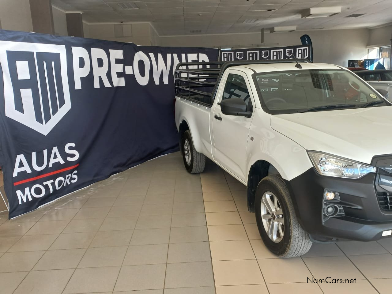 2025 Isuzu D-MAX photo 2