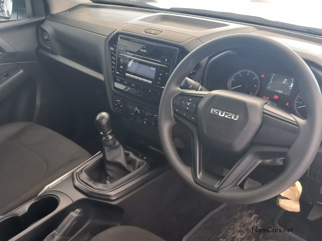 2025 Isuzu D-MAX photo 6