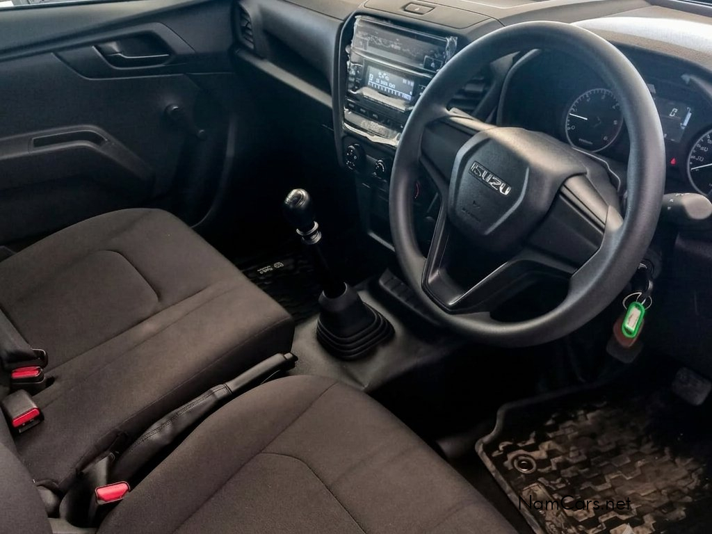 2023 Isuzu D-MAX photo 3