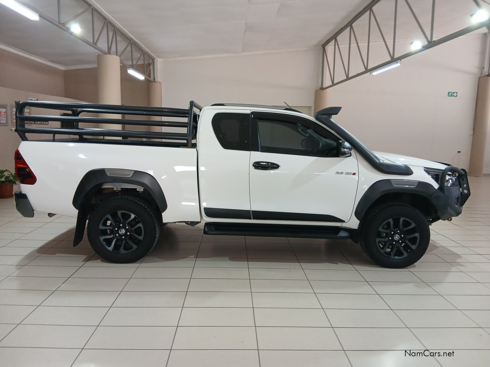 2023 Toyota Hilux photo 2