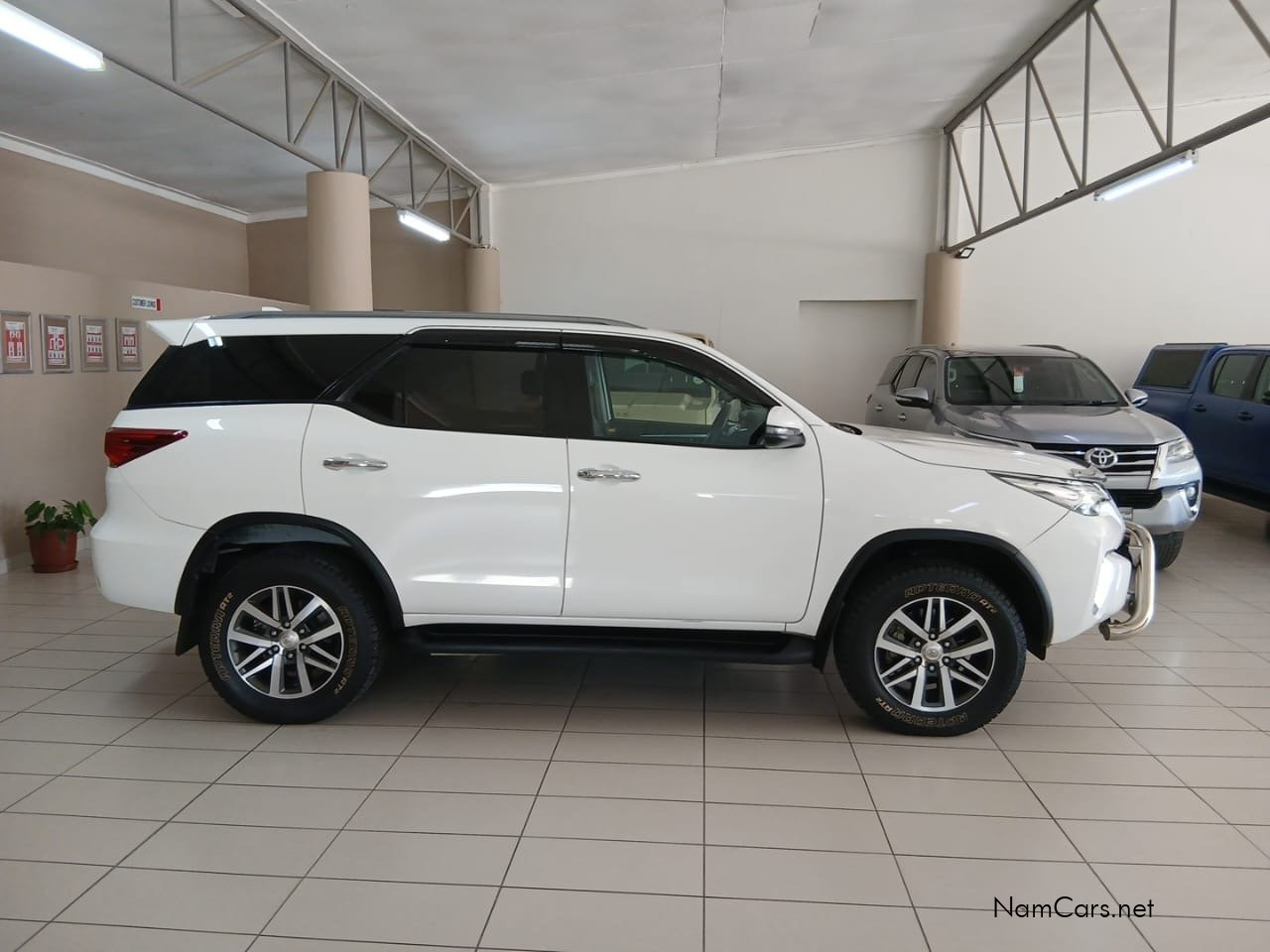 2018 Toyota Fortuner photo 2