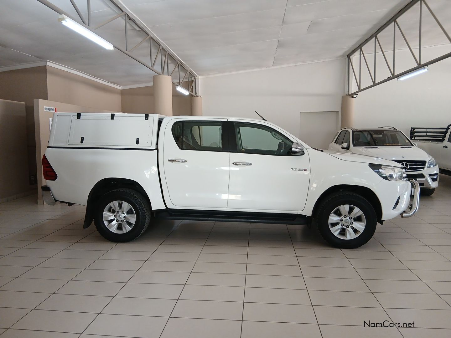 2016 Toyota Hilux photo 3