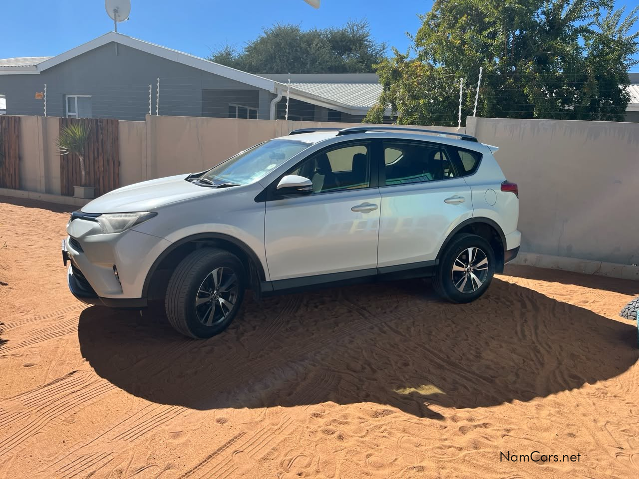 2017 Toyota Rav4 photo 1