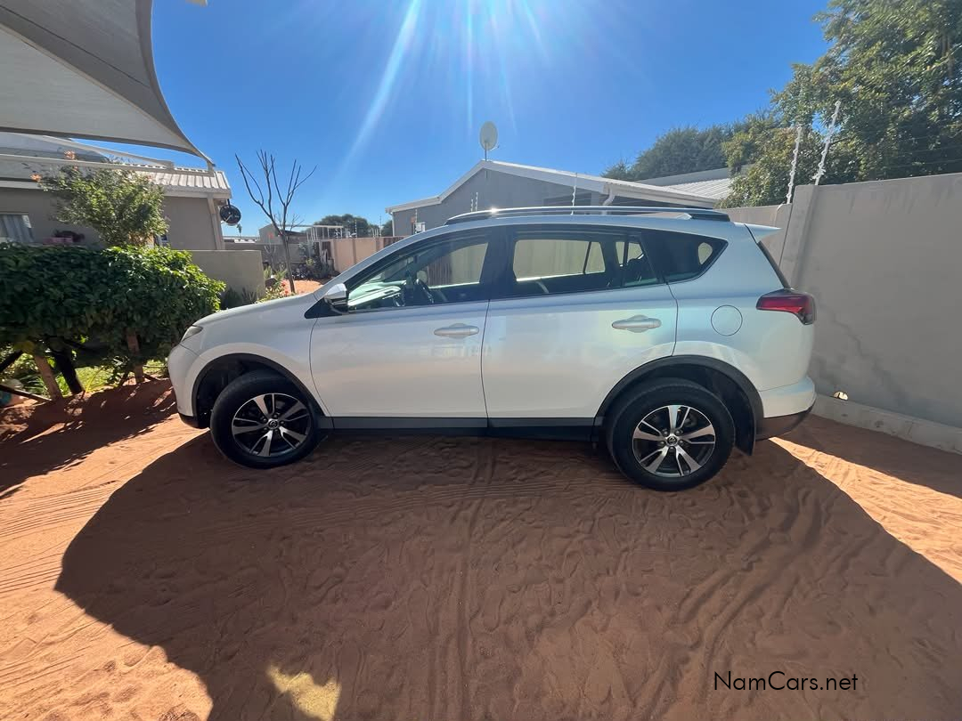 2017 Toyota Rav4 photo 2
