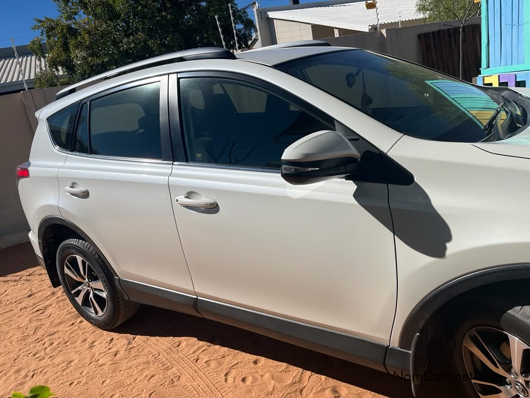 2017 Toyota Rav4 photo 4