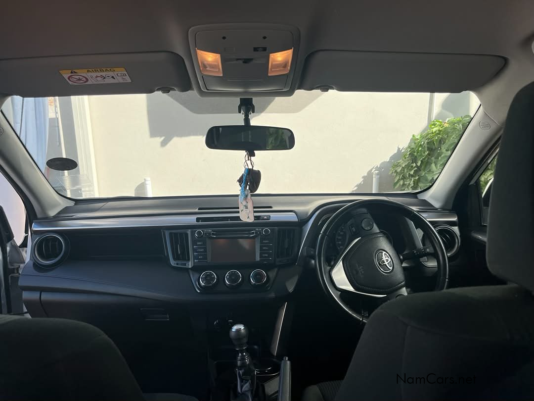 2017 Toyota Rav4 photo 5