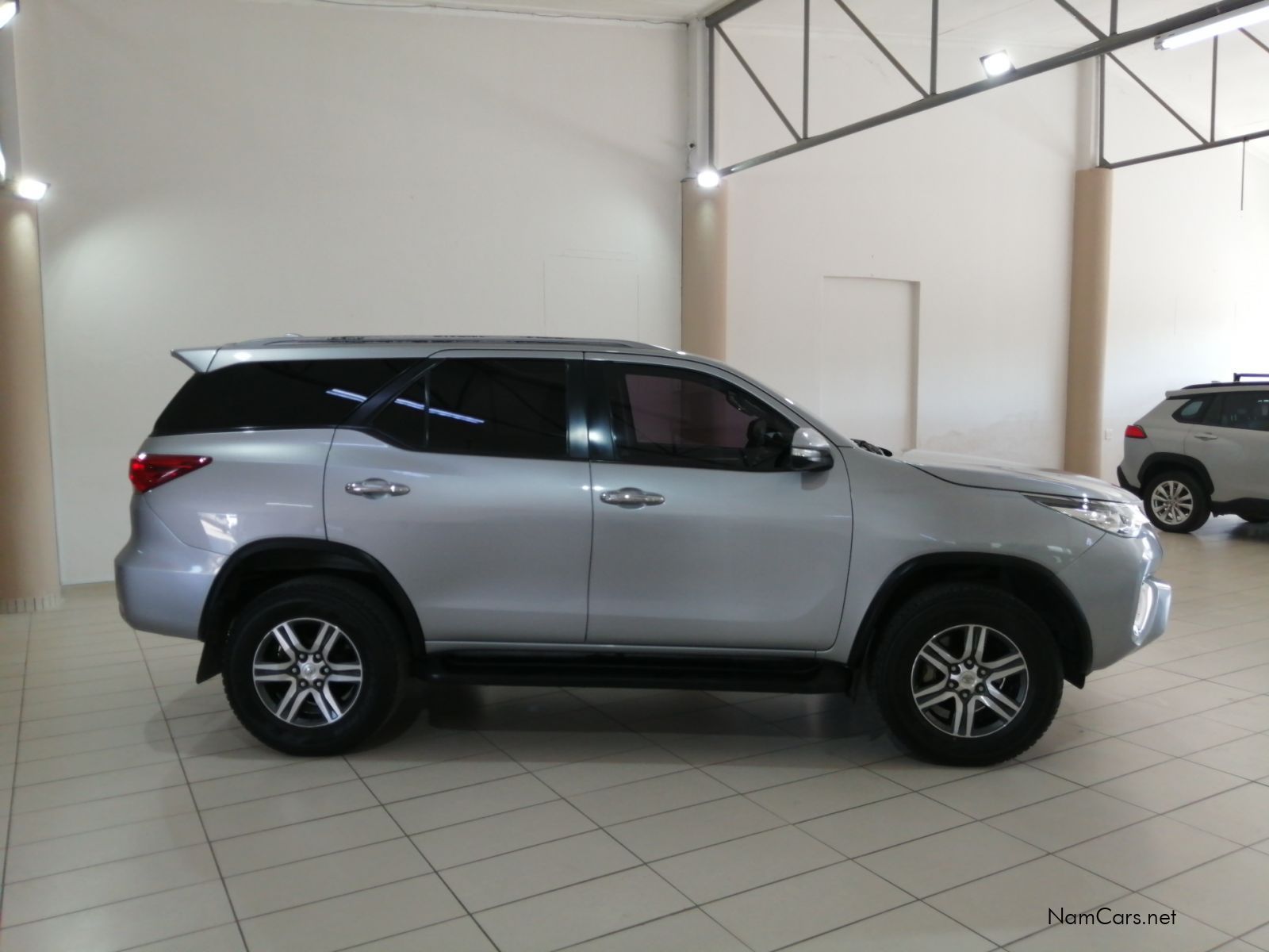2017 Toyota Fortuner photo 3