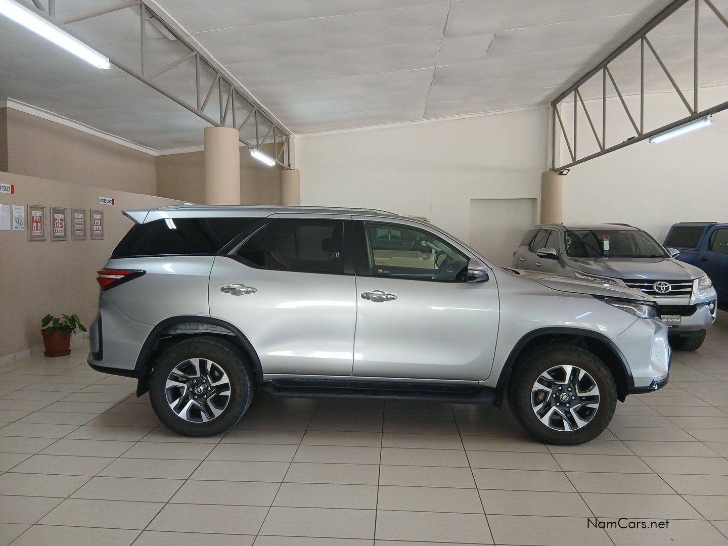 2025 Toyota Fortuner photo 2