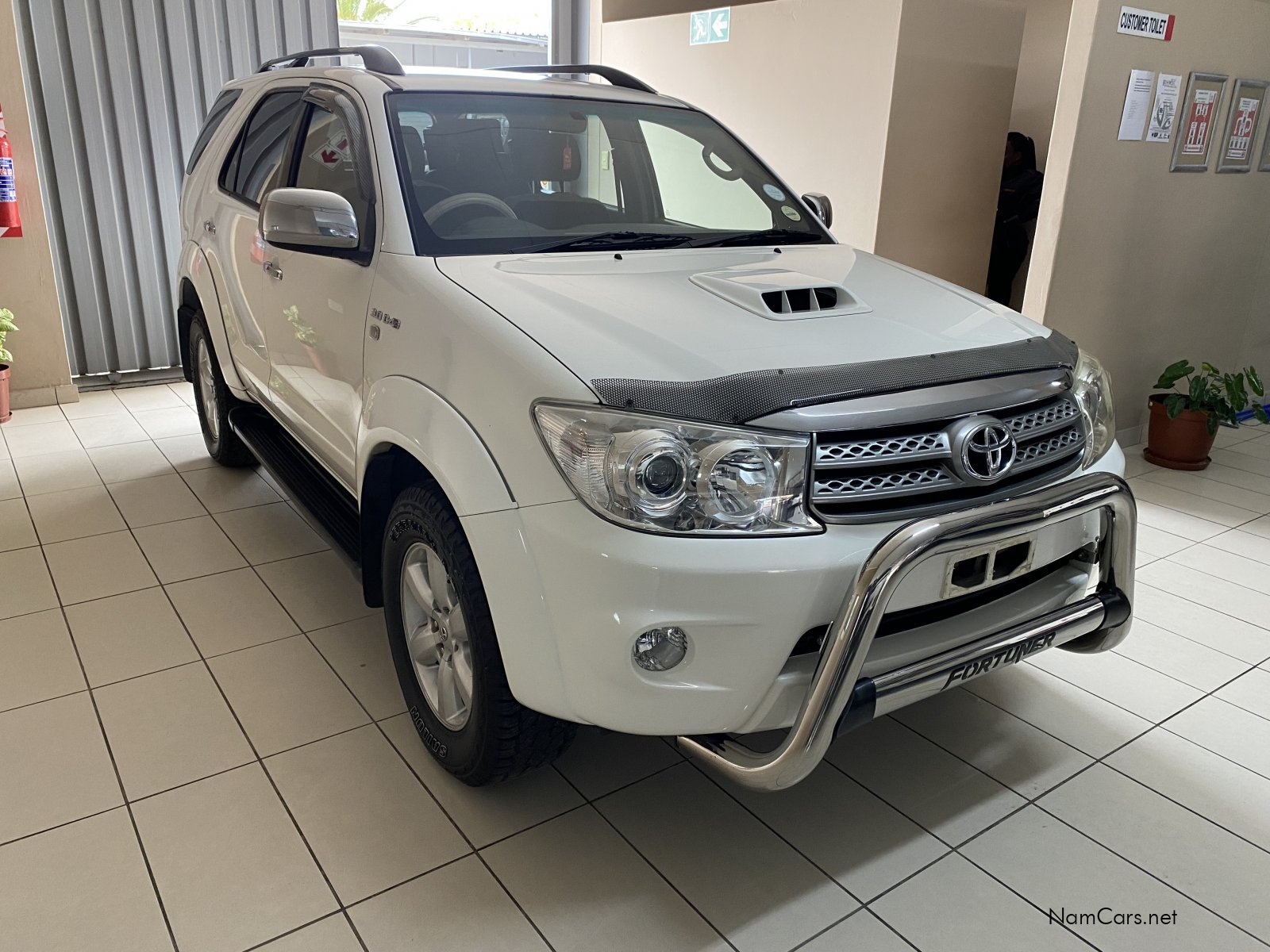 2011 Toyota Fortuner photo 1