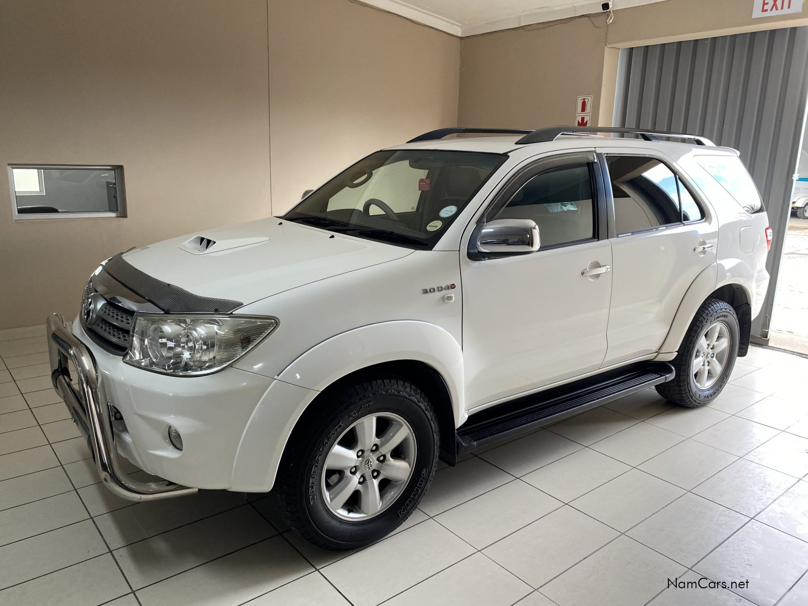 2011 Toyota Fortuner photo 2