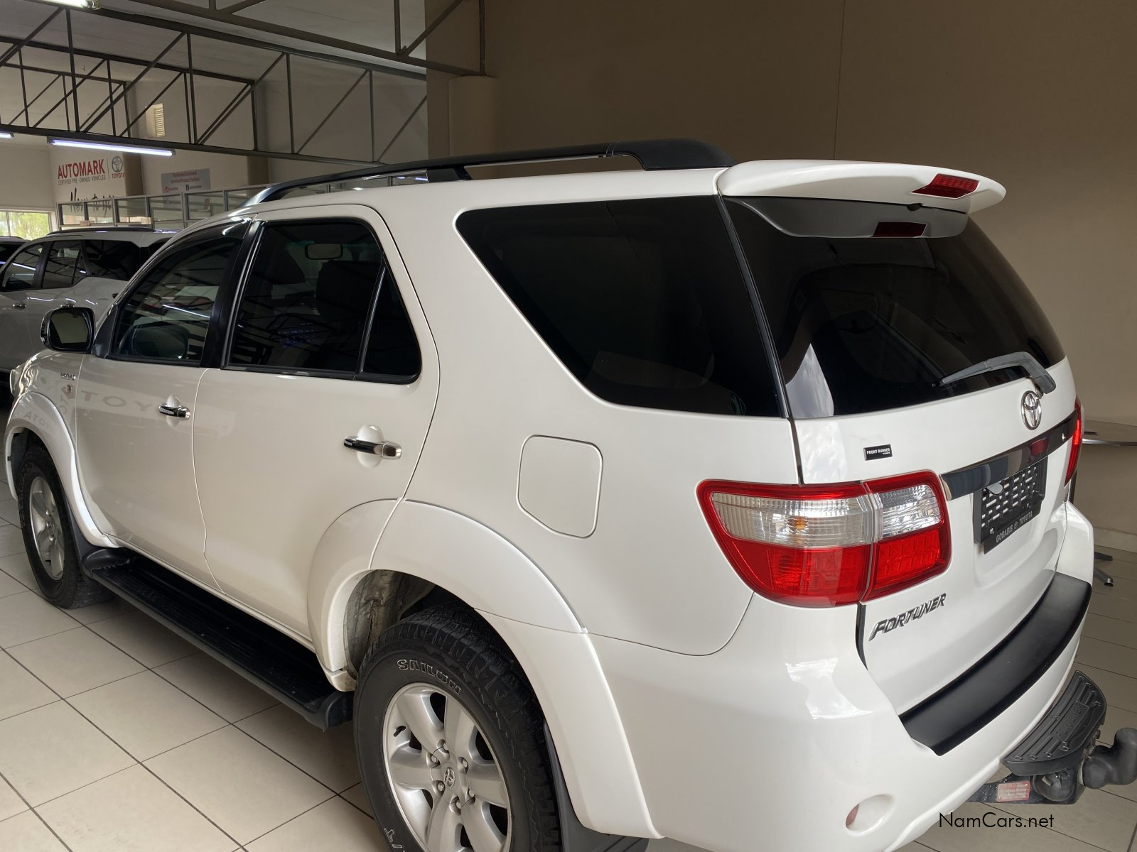 2011 Toyota Fortuner photo 3