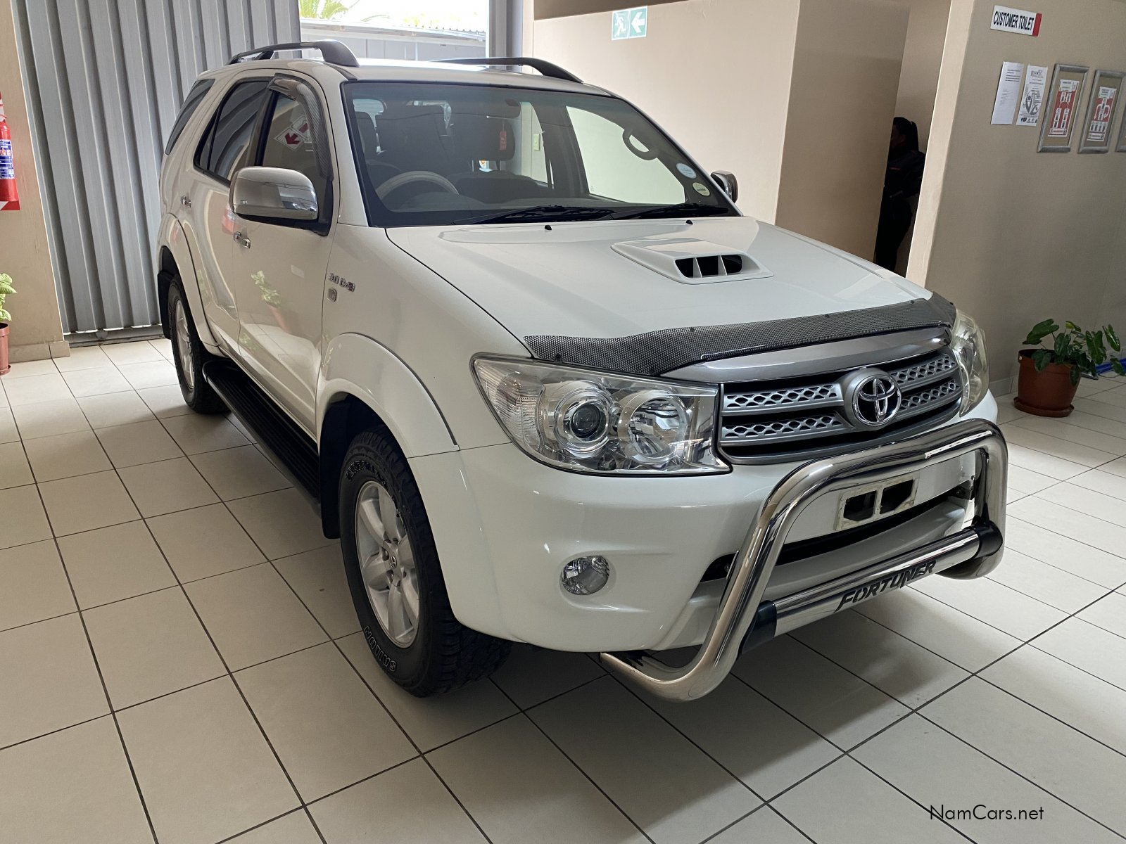 2011 Toyota Fortuner photo 1