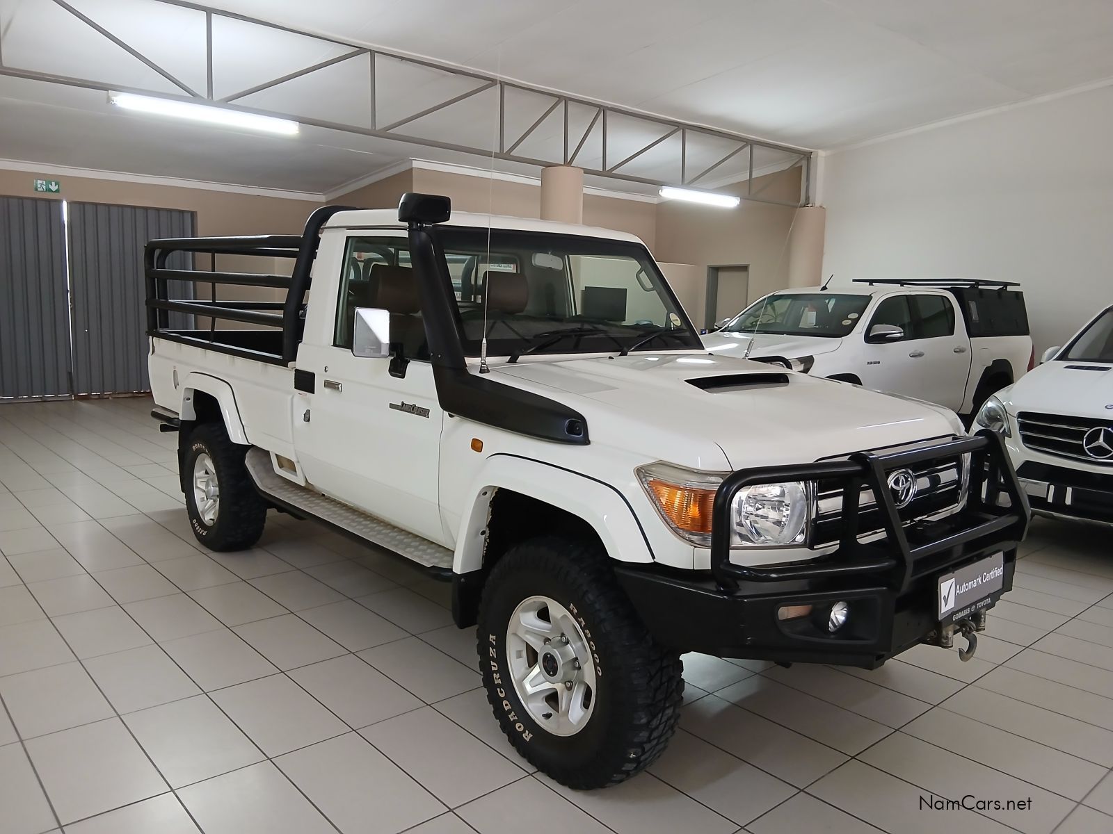 2015 Toyota Land Cruiser photo 1