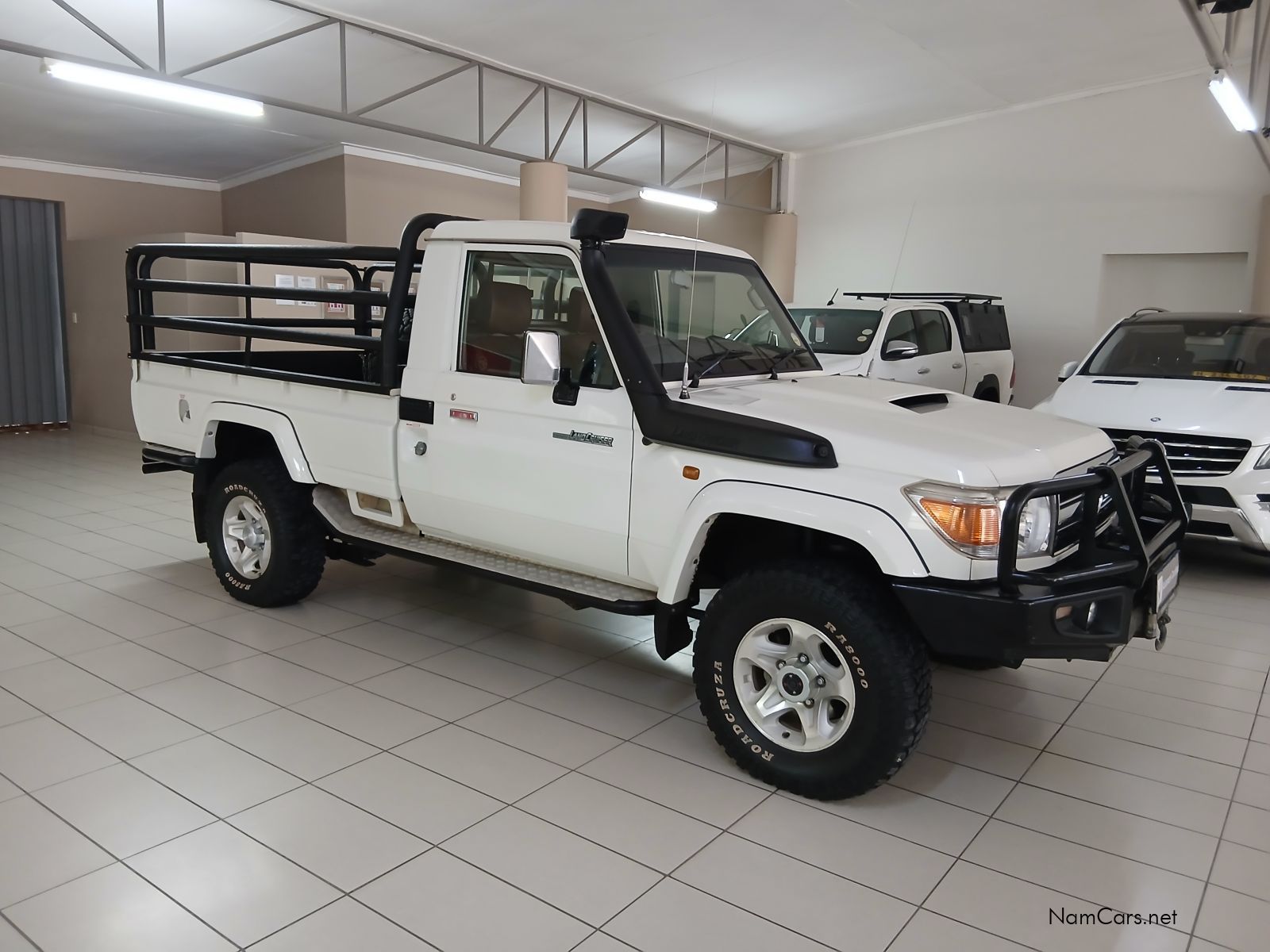 2015 Toyota Land Cruiser photo 2