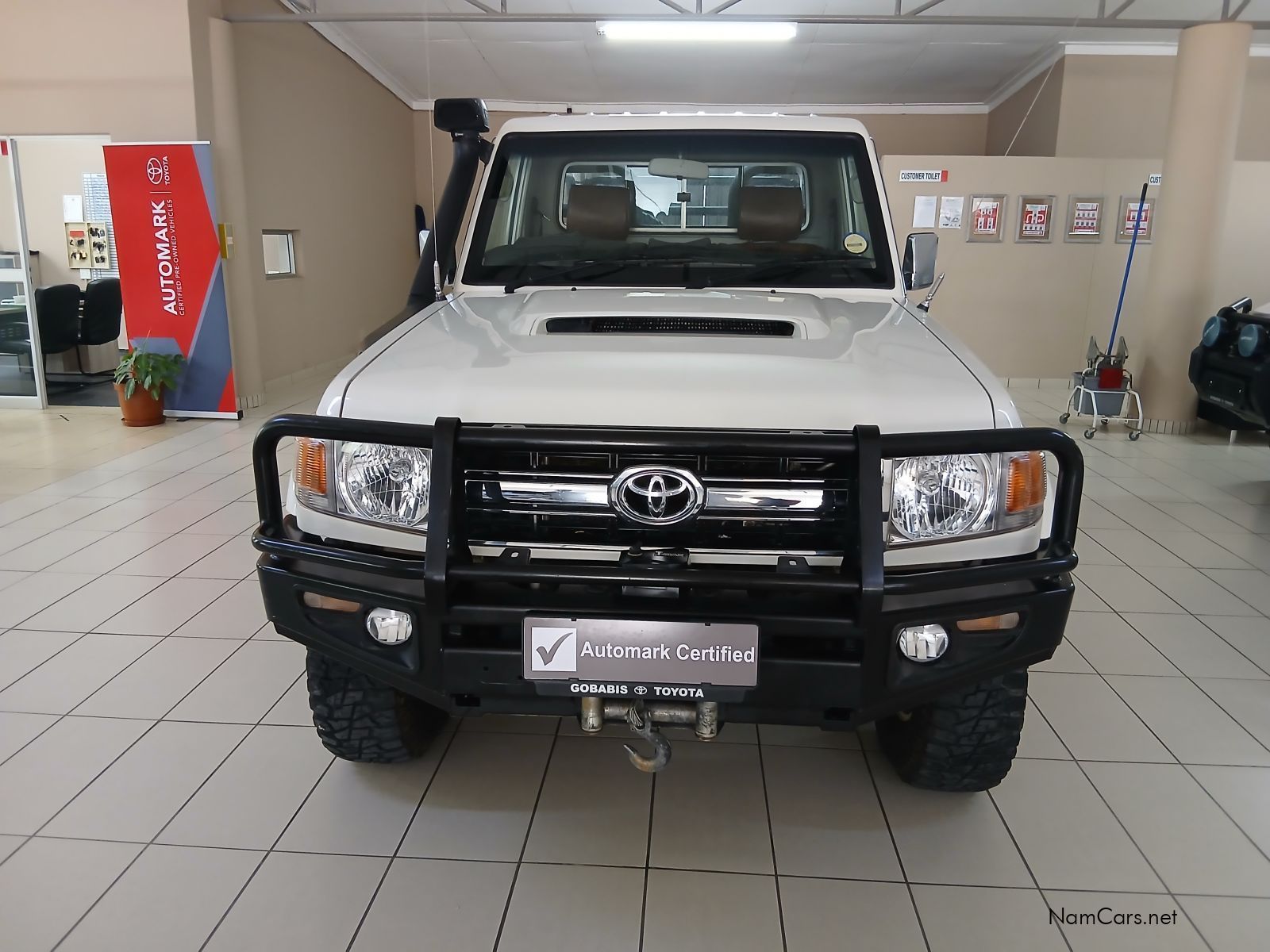 2015 Toyota Land Cruiser photo 4