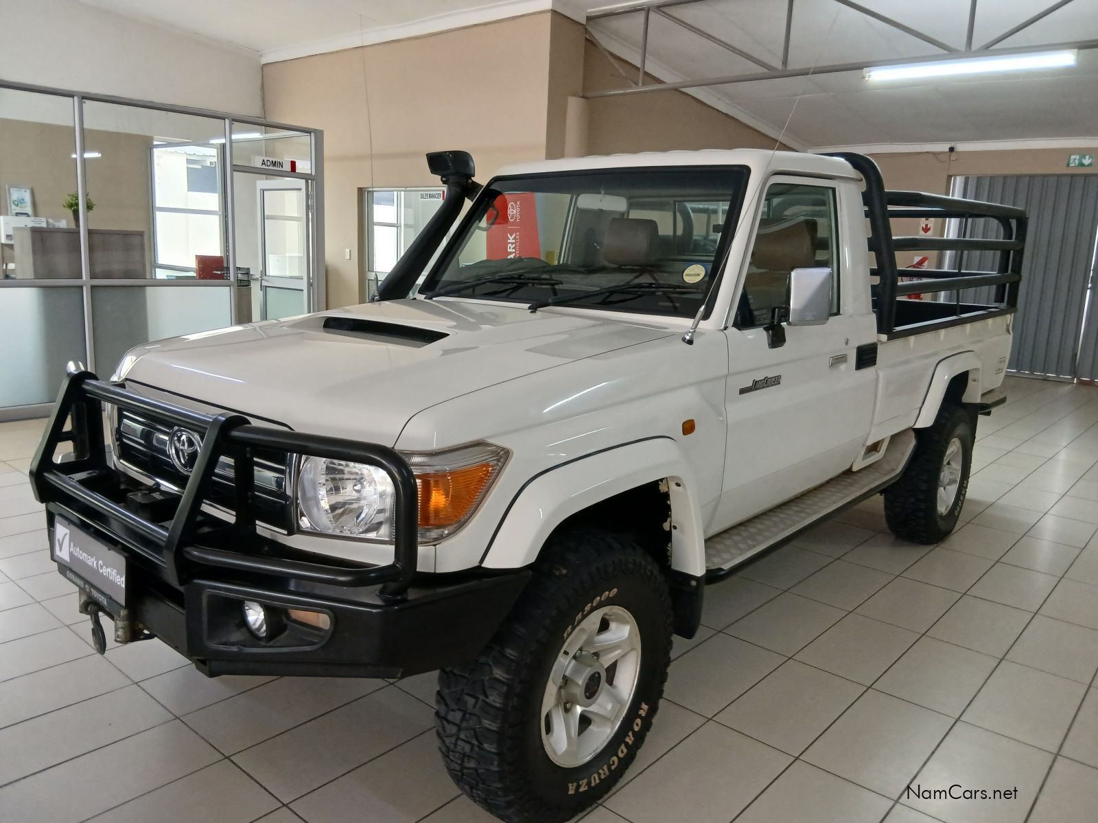 2015 Toyota Land Cruiser photo 5