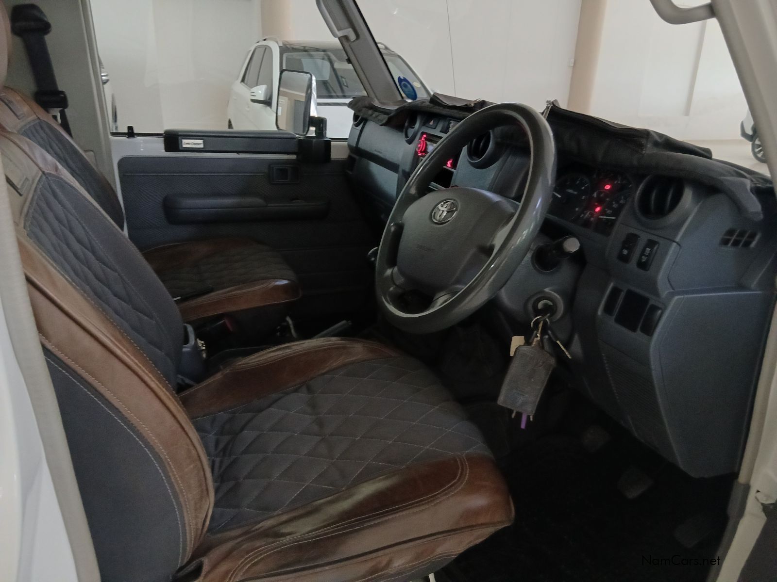 2015 Toyota Land Cruiser photo 6