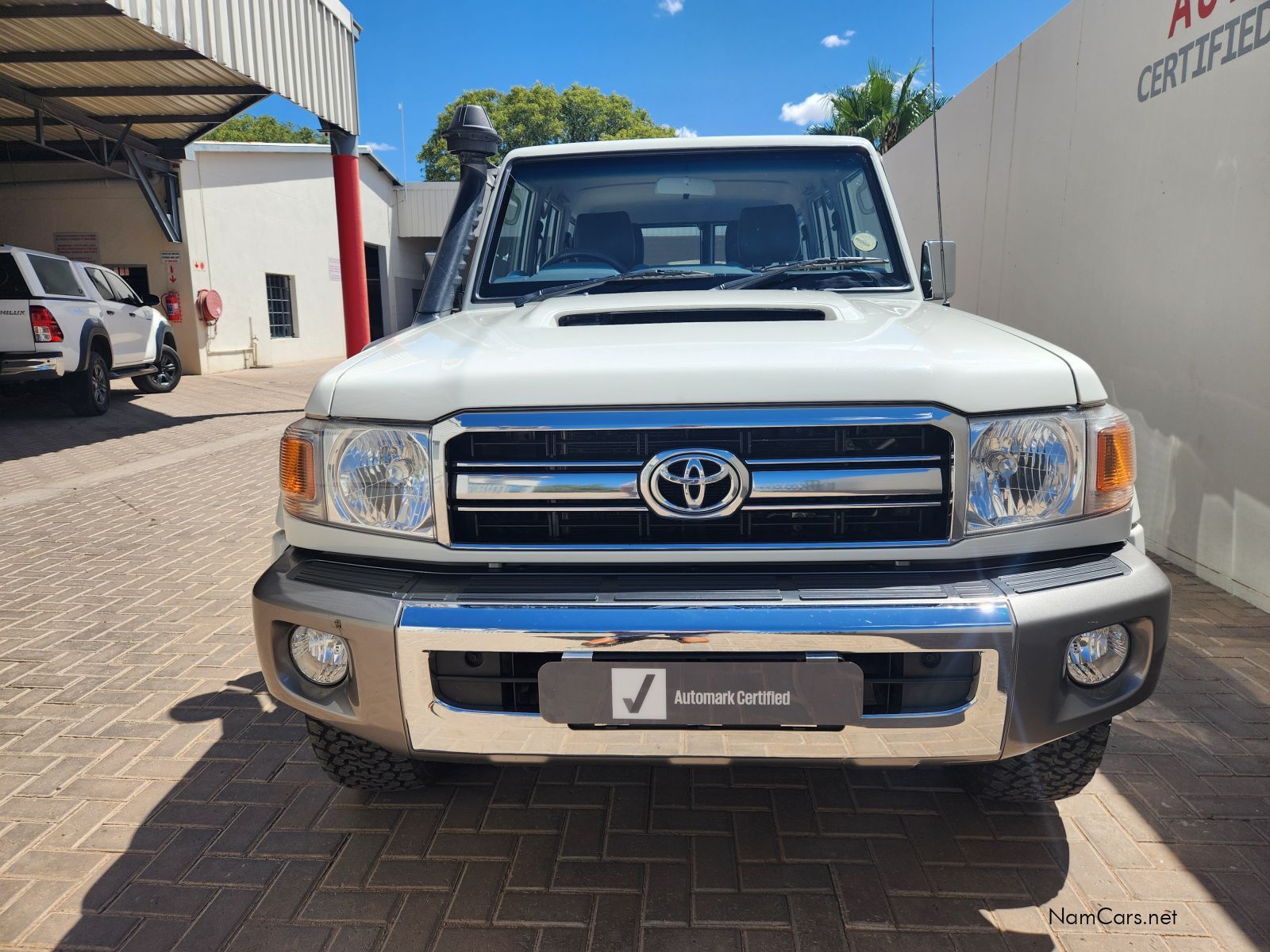 2020 Toyota Land Cruiser photo 2