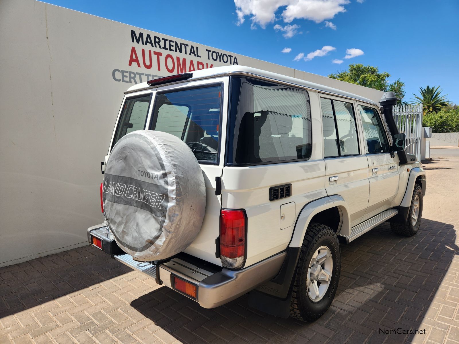 2020 Toyota Land Cruiser photo 4