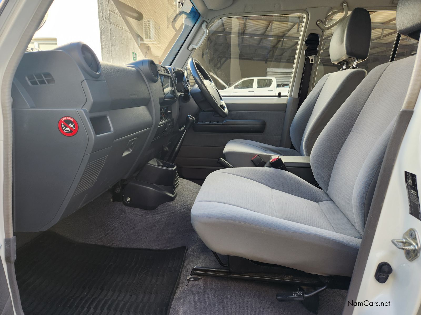 2020 Toyota Land Cruiser photo 7