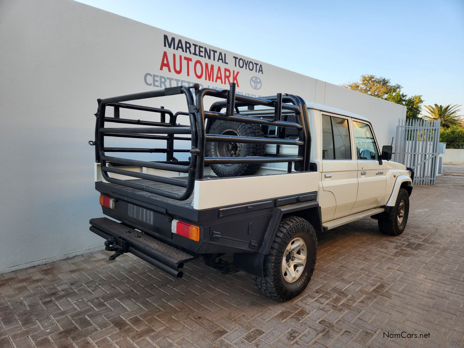 2016 Toyota Land Cruiser photo 4