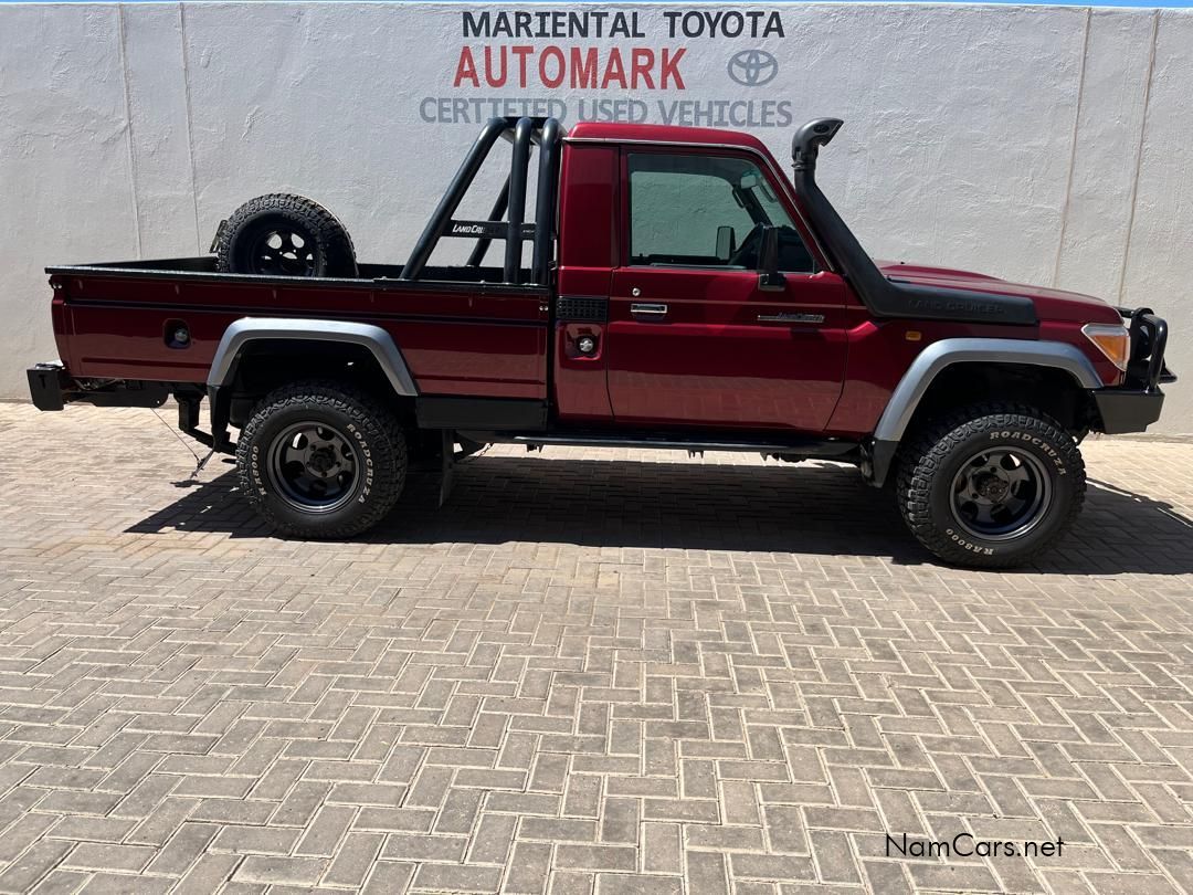 2016 Toyota Land Cruiser photo 3