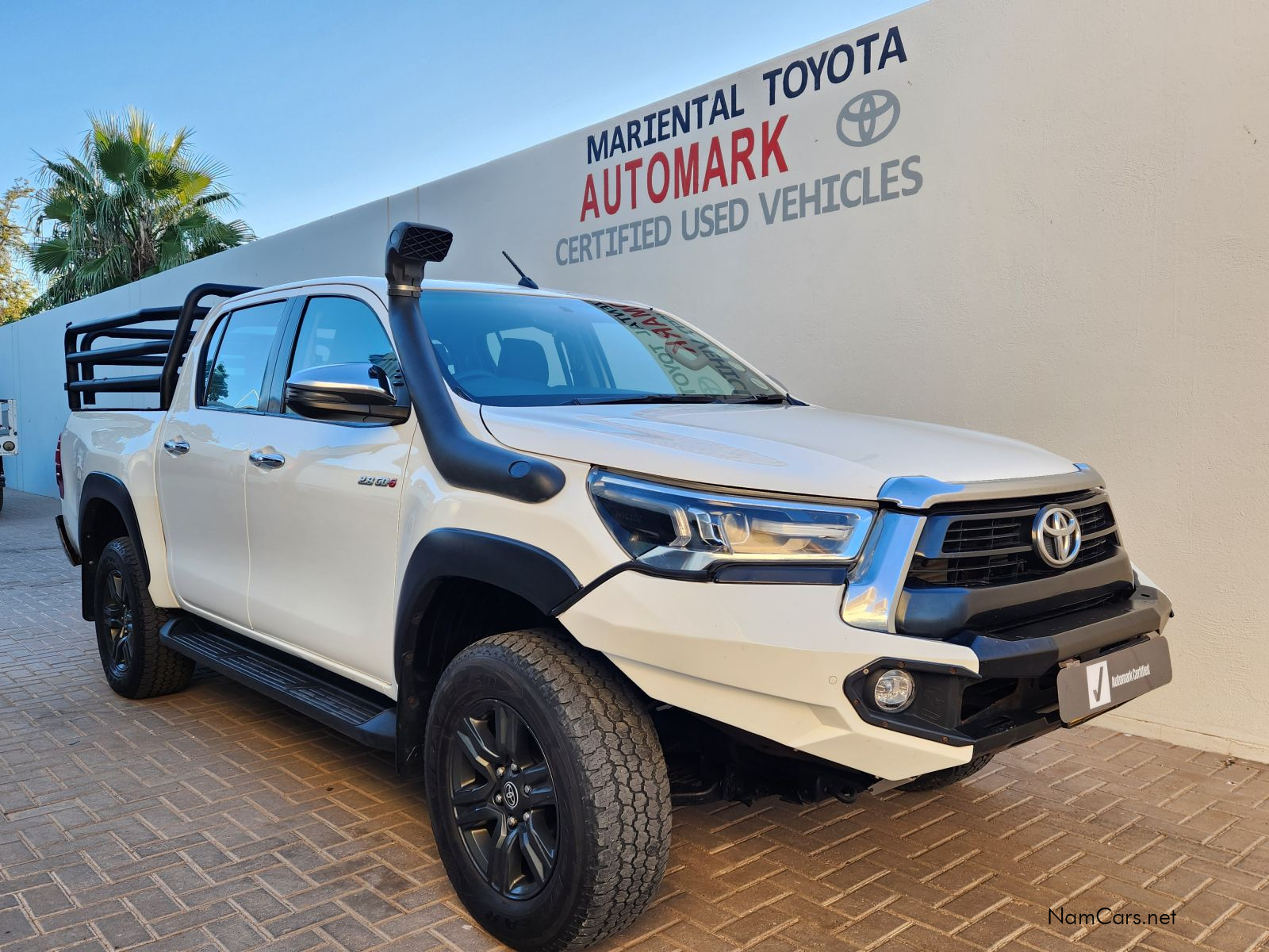2023 Toyota Hilux photo 1
