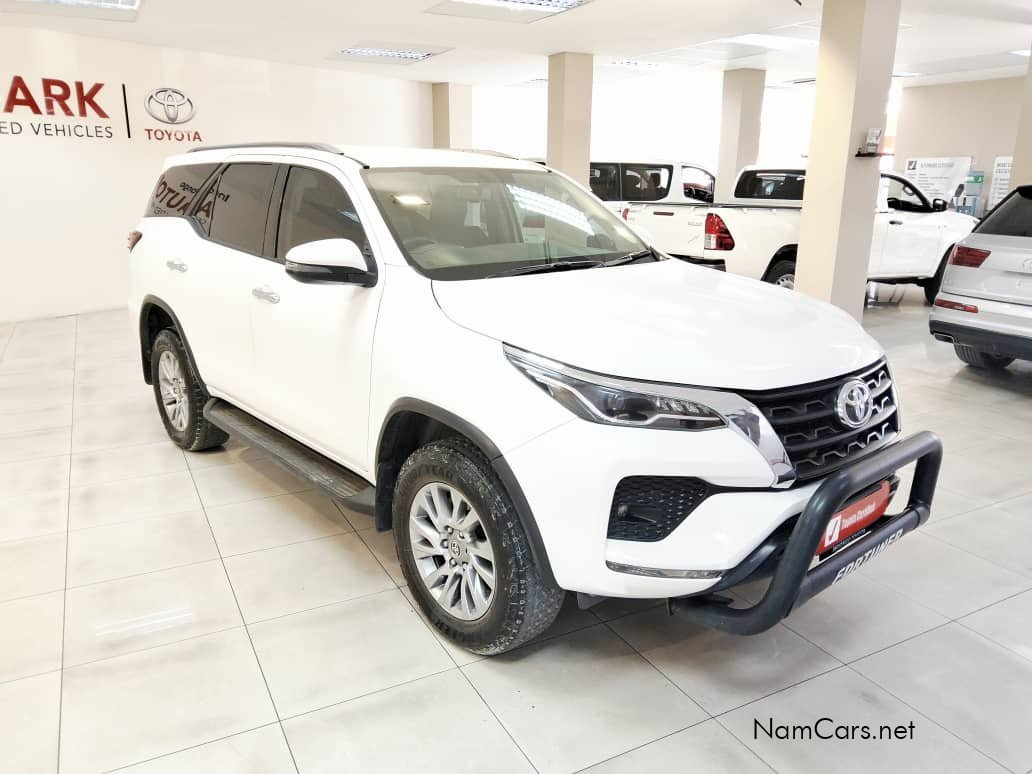 2021 Toyota Fortuner photo 3