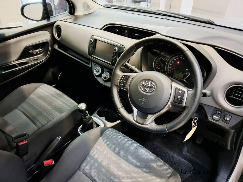 2016 Toyota Yaris photo 5