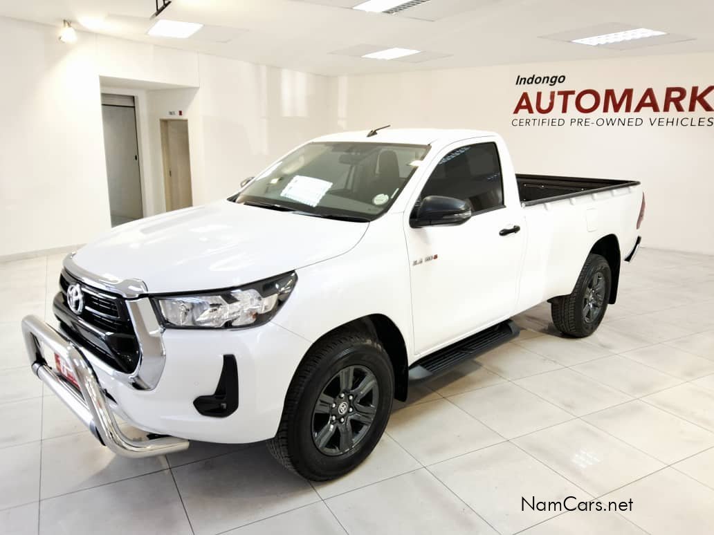 2025 Toyota Hilux photo 2