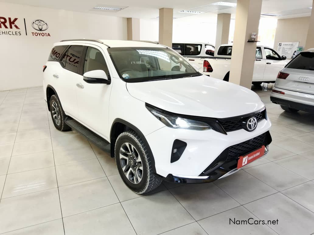 2025 Toyota Fortuner photo 2